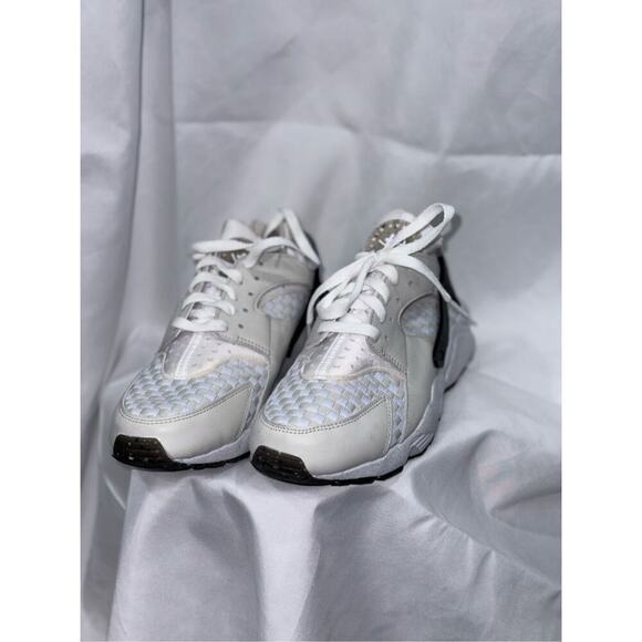 Nike Air neutral white, tan, and black sneakers | Sz 8.5 - Picture 2 of 6